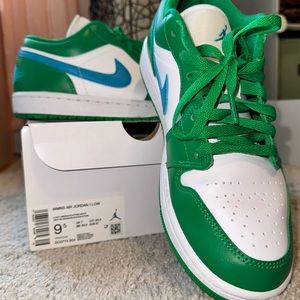 Woman’s Air Jordan Low 1
